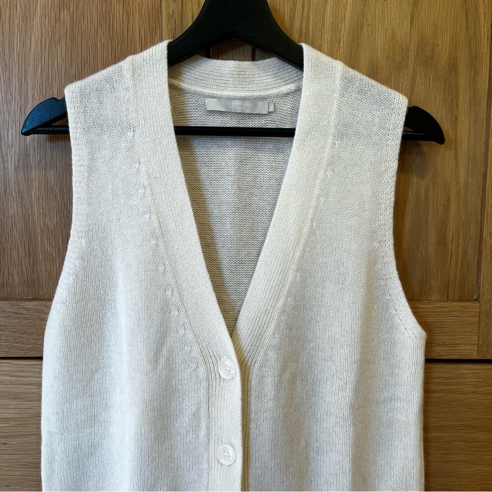 One Grey Day Cashmere V Neck Cardigan Vest Ivory Size Small Minimalist Chic - Picture 2 of 5